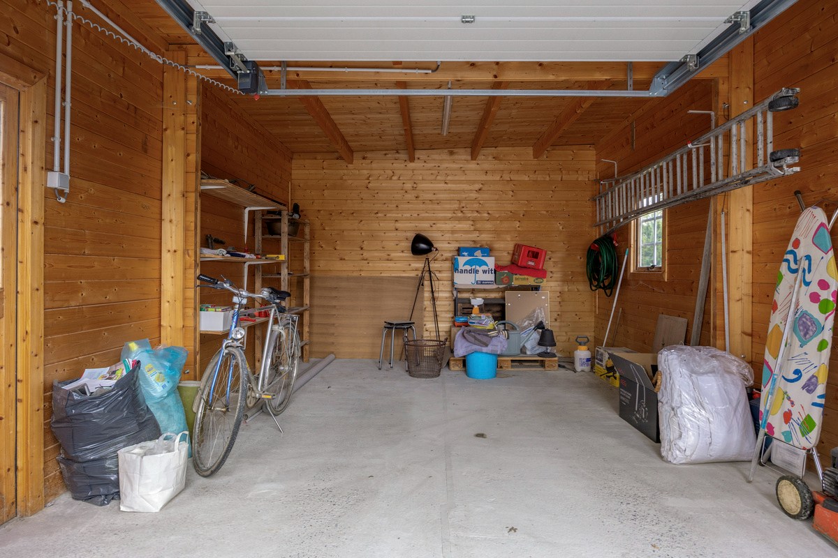 Halfopen bebouwing met 3 ruime slaapkamers. 