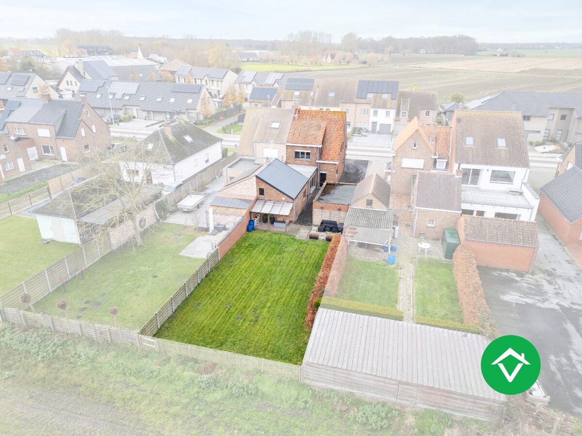 Instapklare woning met 2 slaapkamers en zicht op de groene velden te Eernegem 