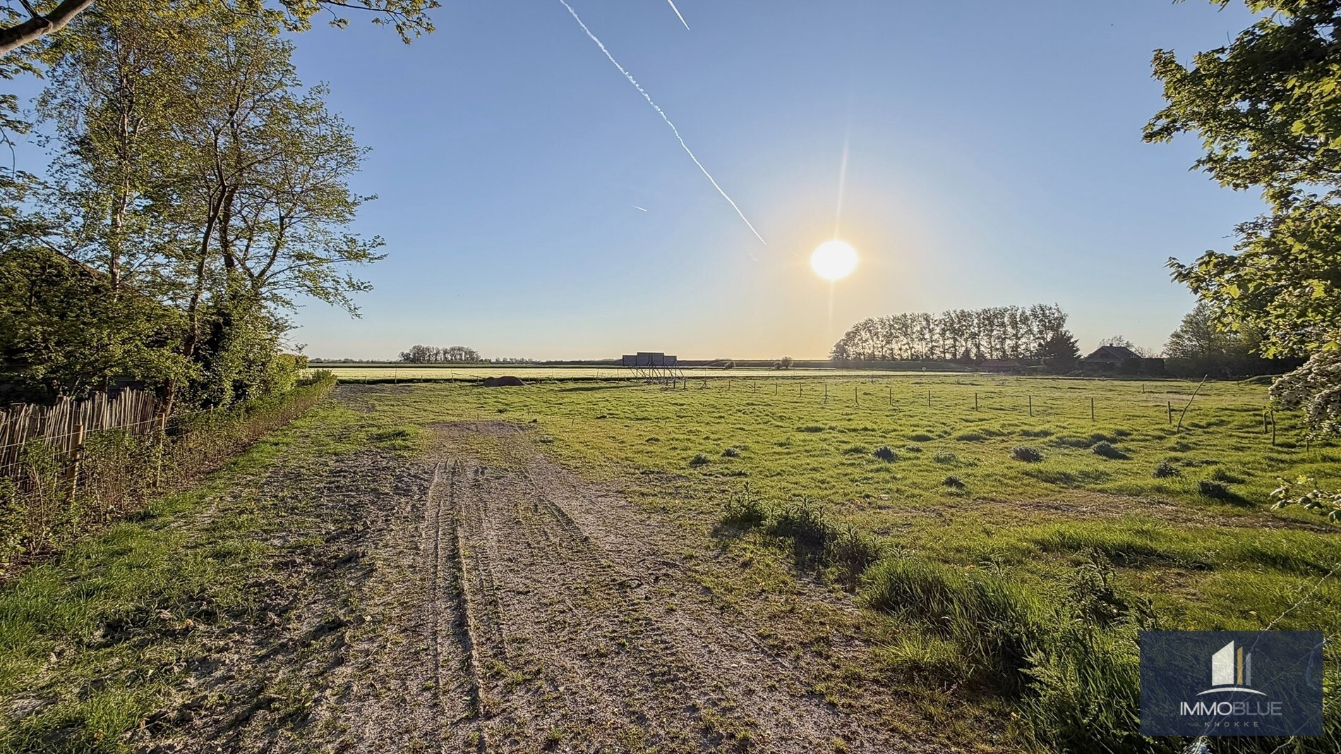 Exclusieve bouwgrond met open zicht gelegen aan het Zwin met goedgekeurde bouwplannen. 