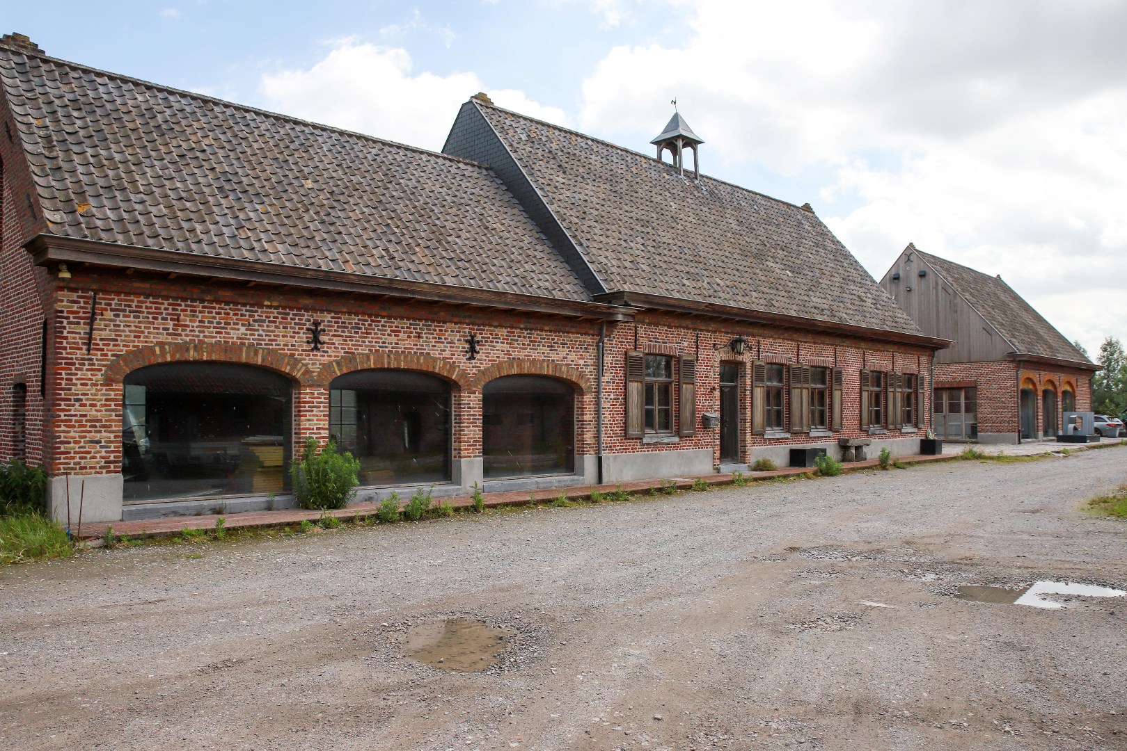Authenthieke hoeve met bijgebouwen op een domein van ca 2,3 hectare 