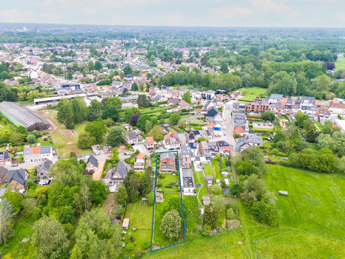Stevige en ruime OB op gunstige locatie te Erembodegem 