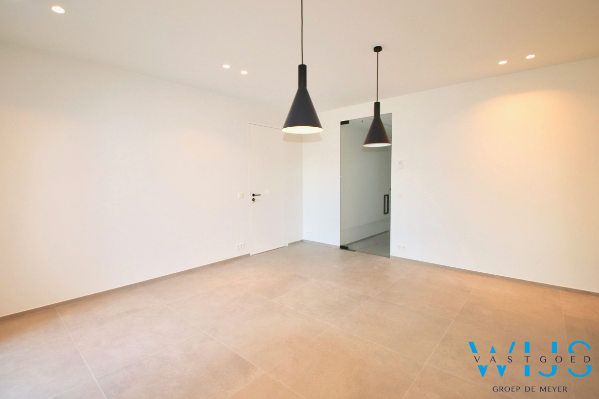 PRACHTIG gelijkvoersappartement te KLUIZEN ! 