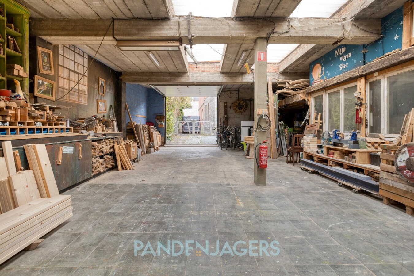 Gerenoveerde woning met uitzonderlijk groot magazijn op unieke locatie te Duffel 