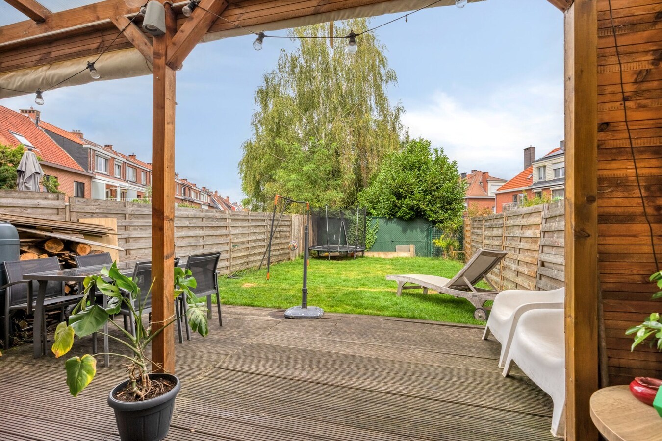 Instapklare woning met garage en tuin te Edegem 