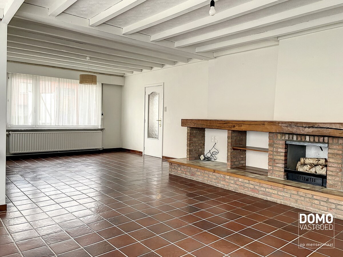 Ruime woning, gelegen nabij het centrum van Kermt met gunstig EPC label. 