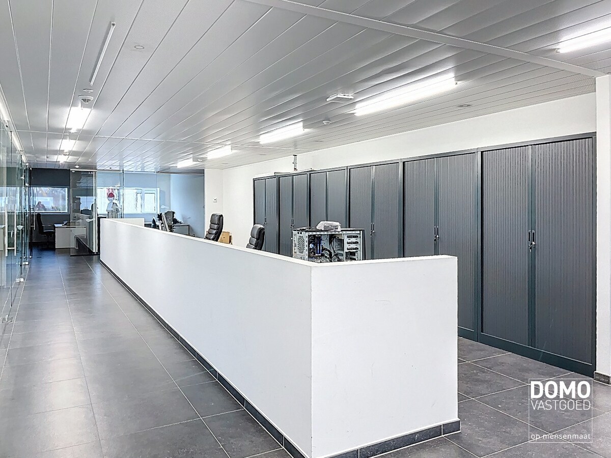 INNOVATIEVE RUIMTE MET LABO, LOGISTIEKE VOORZIENINGEN EN RESEARCH &amp; DEVELOPMENT IN EEN ECO-BEDRIJFSGEBOUW TE PAAL 