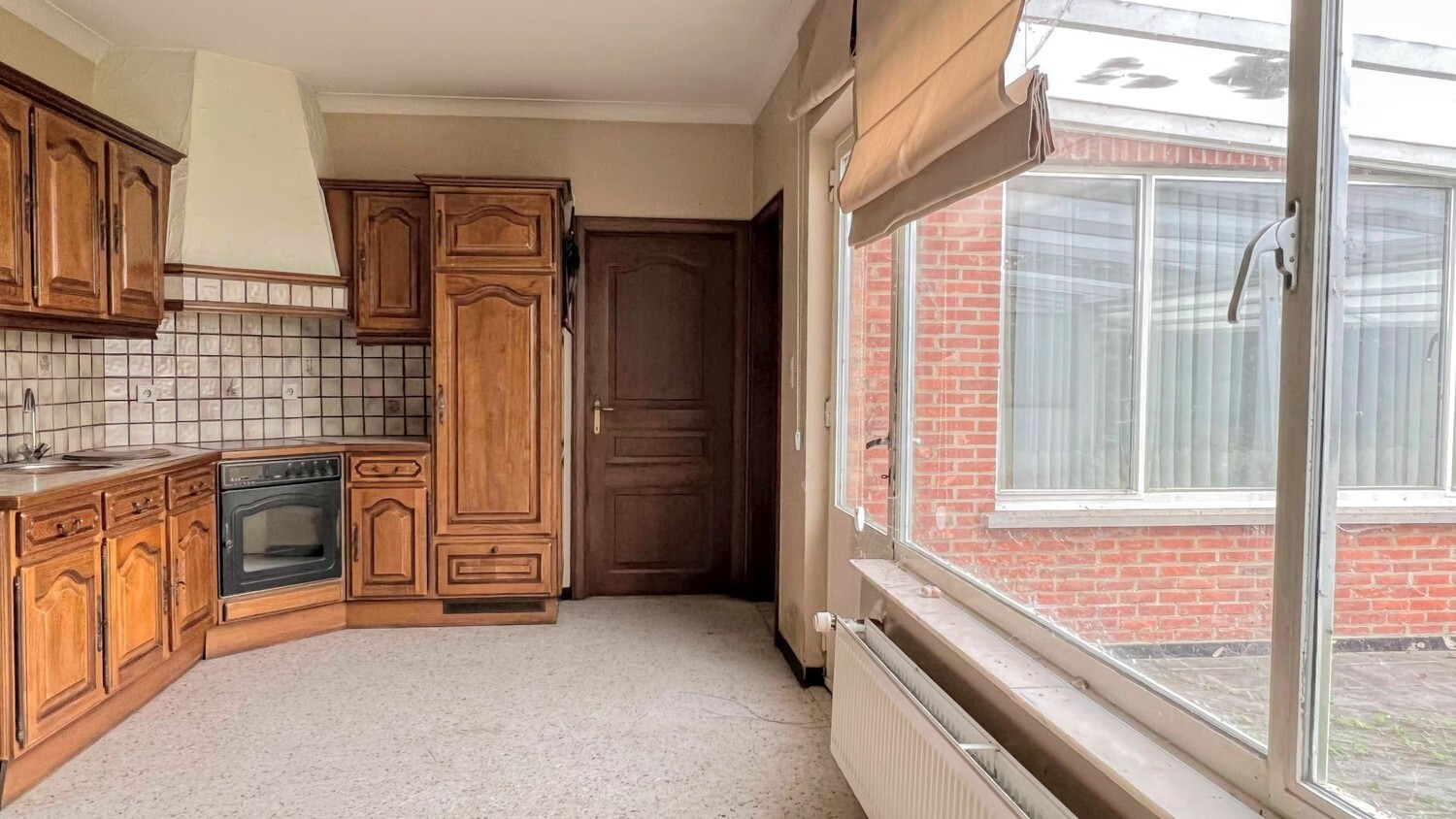 Loods met woongelegenheid op royaal perceel van 6000 m² 