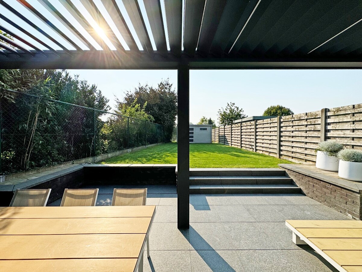 Op en top afgewerkte, energiezuinige gezinswoning (2013) te Velzeke 