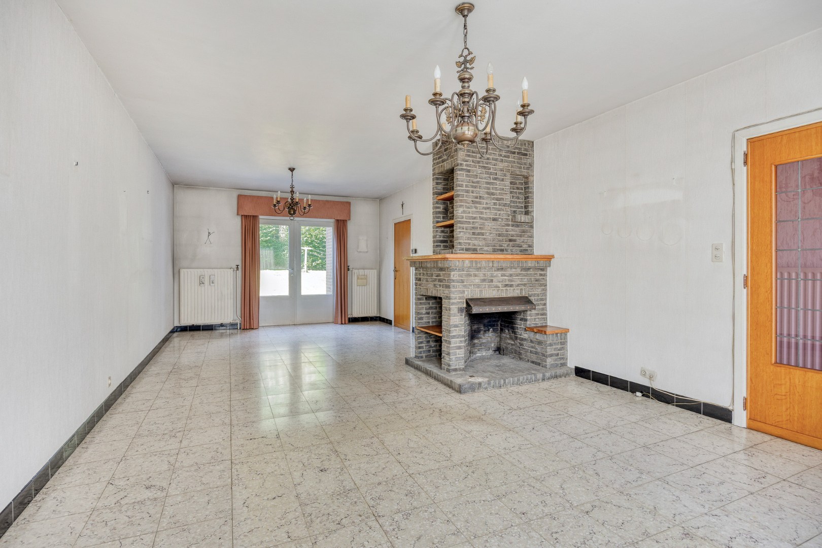 TE RENOVEREN WONING met 3/4 slaapkamers en tuin – 1640 SINT-GENESIUS-RODE 
