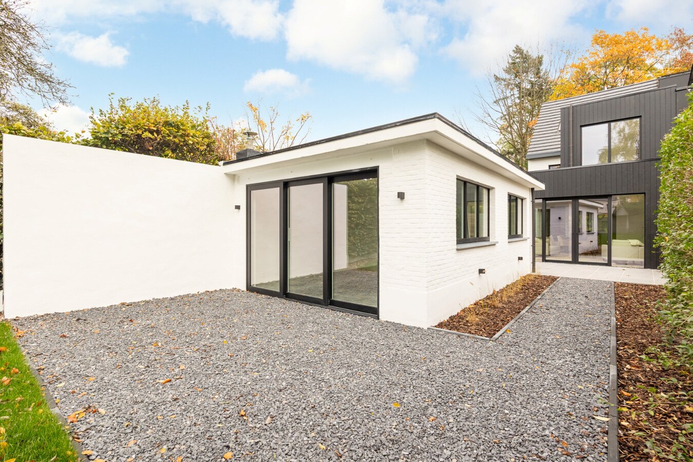 Energiezuinige instapklare woning met 4 slaapkamers en bijgebouw in hartje Schilde 