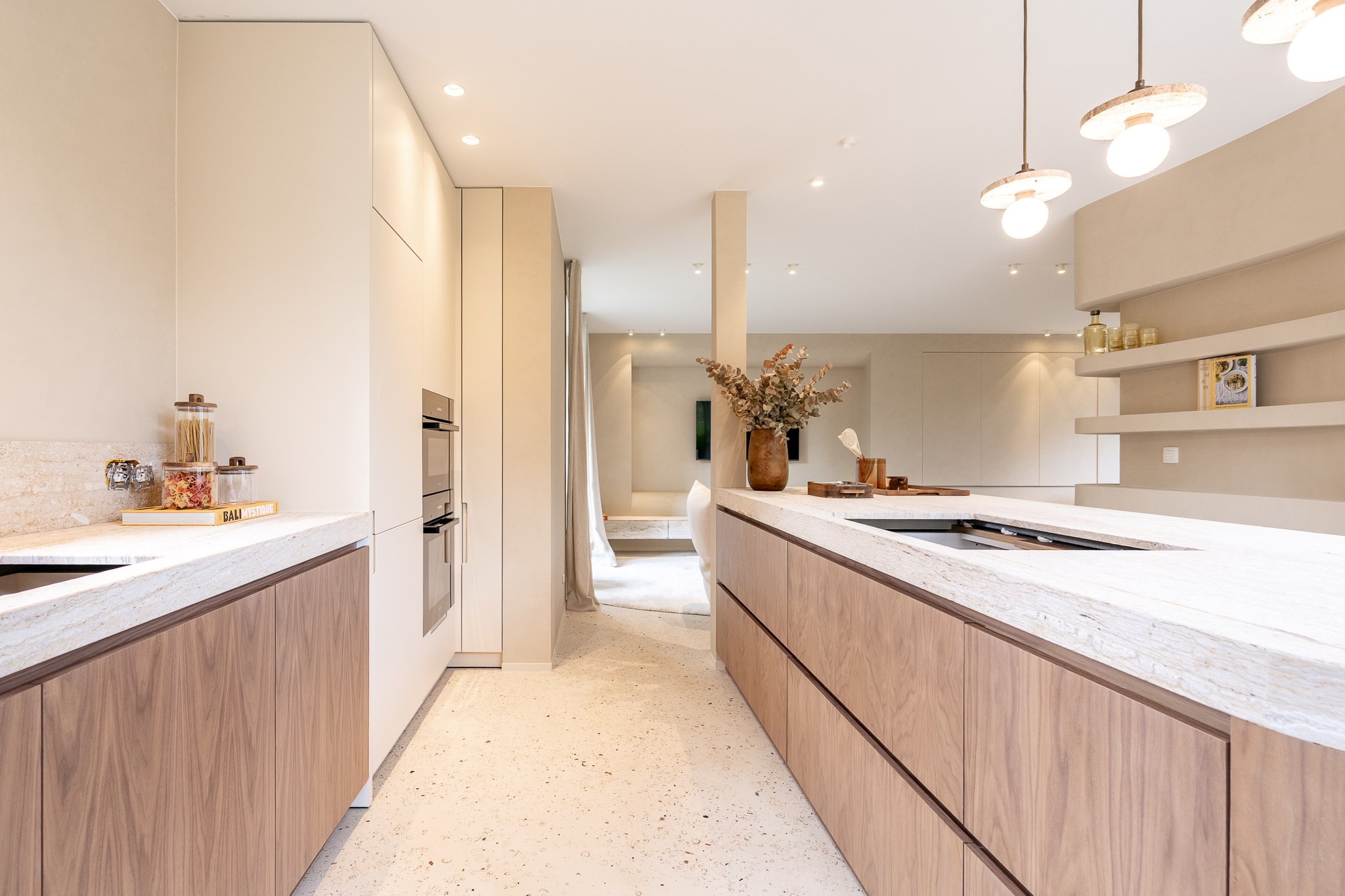 Très luxueuse et charmante villa jumelée rénovée, située à proximité du centre commercial de Knokke. 