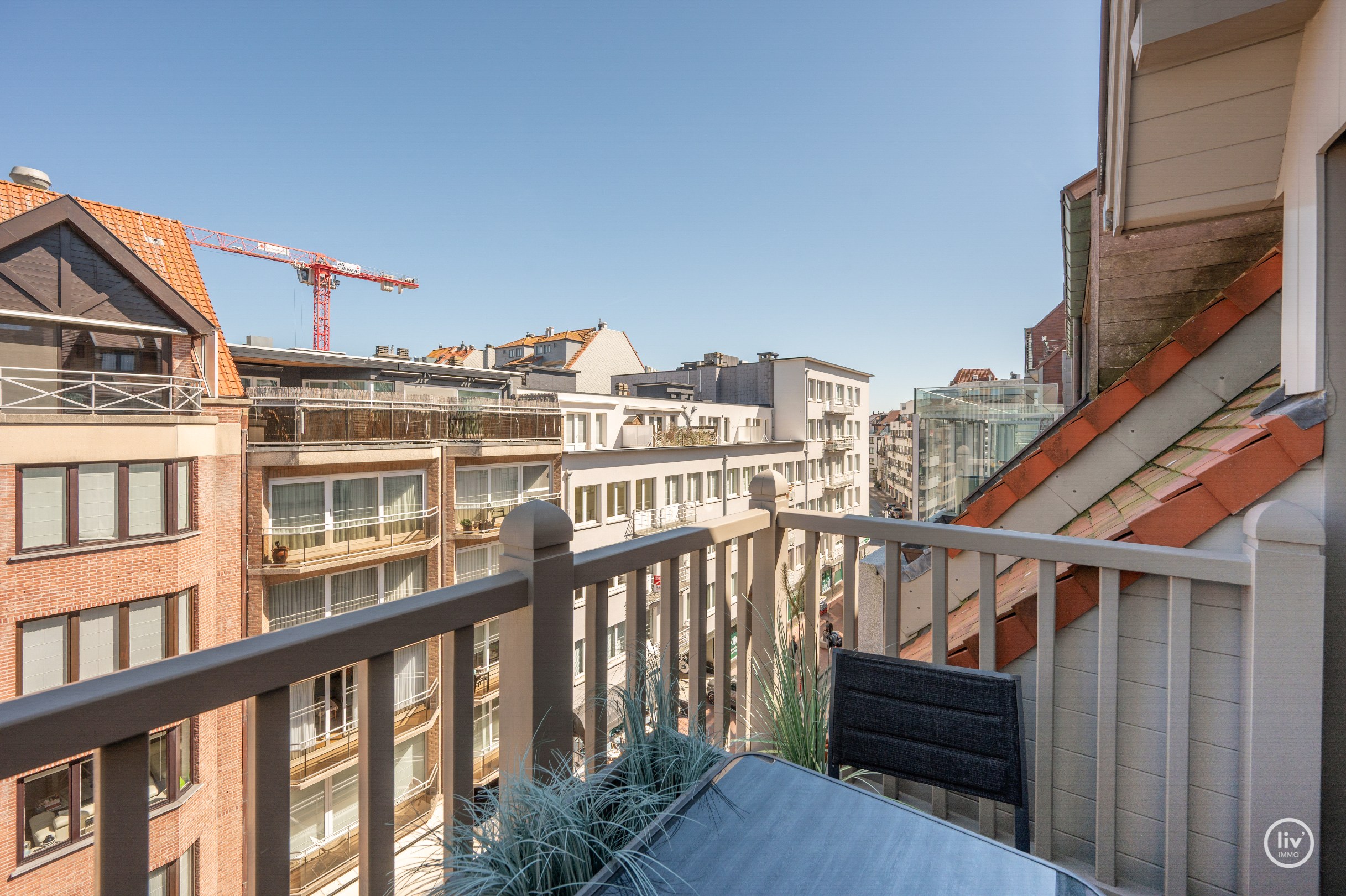 Superbe appartement en duplex de charme dans un emplacement de premier choix sur l'avenue Bayaux à Knokke. 