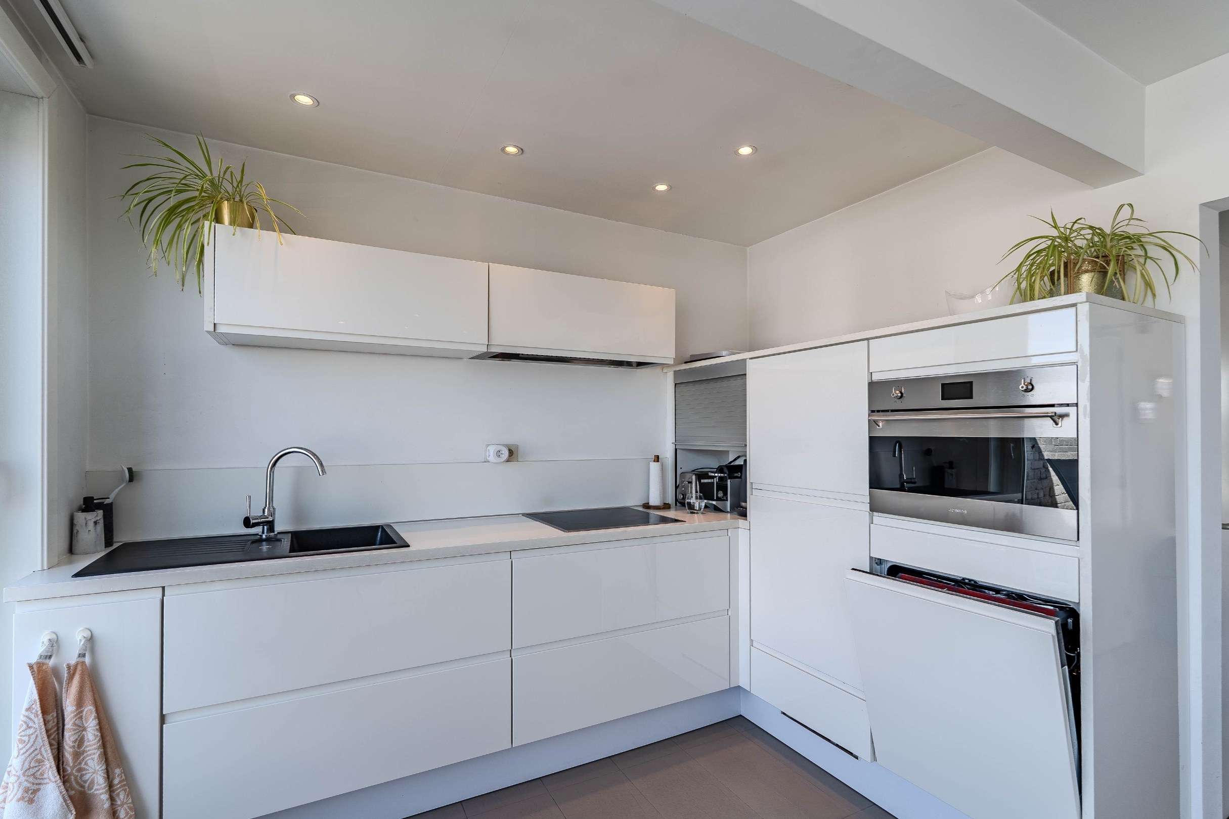 Schitterend penthouse met 2 slaapkamers, ruime terrassen en zijdelings zeezicht. 