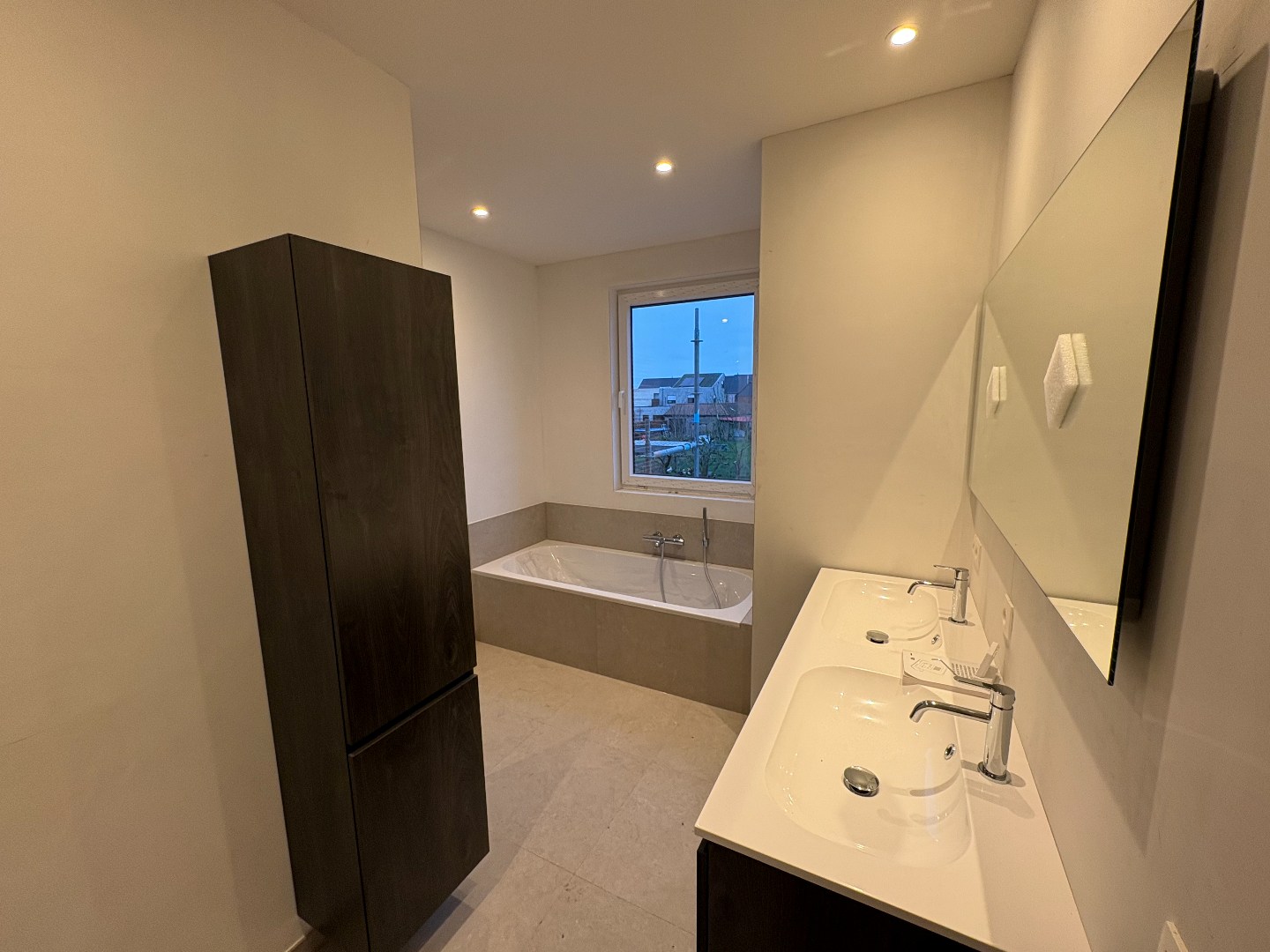 Moderne energiezuinige rijwoning in rustige omgeving met garage 