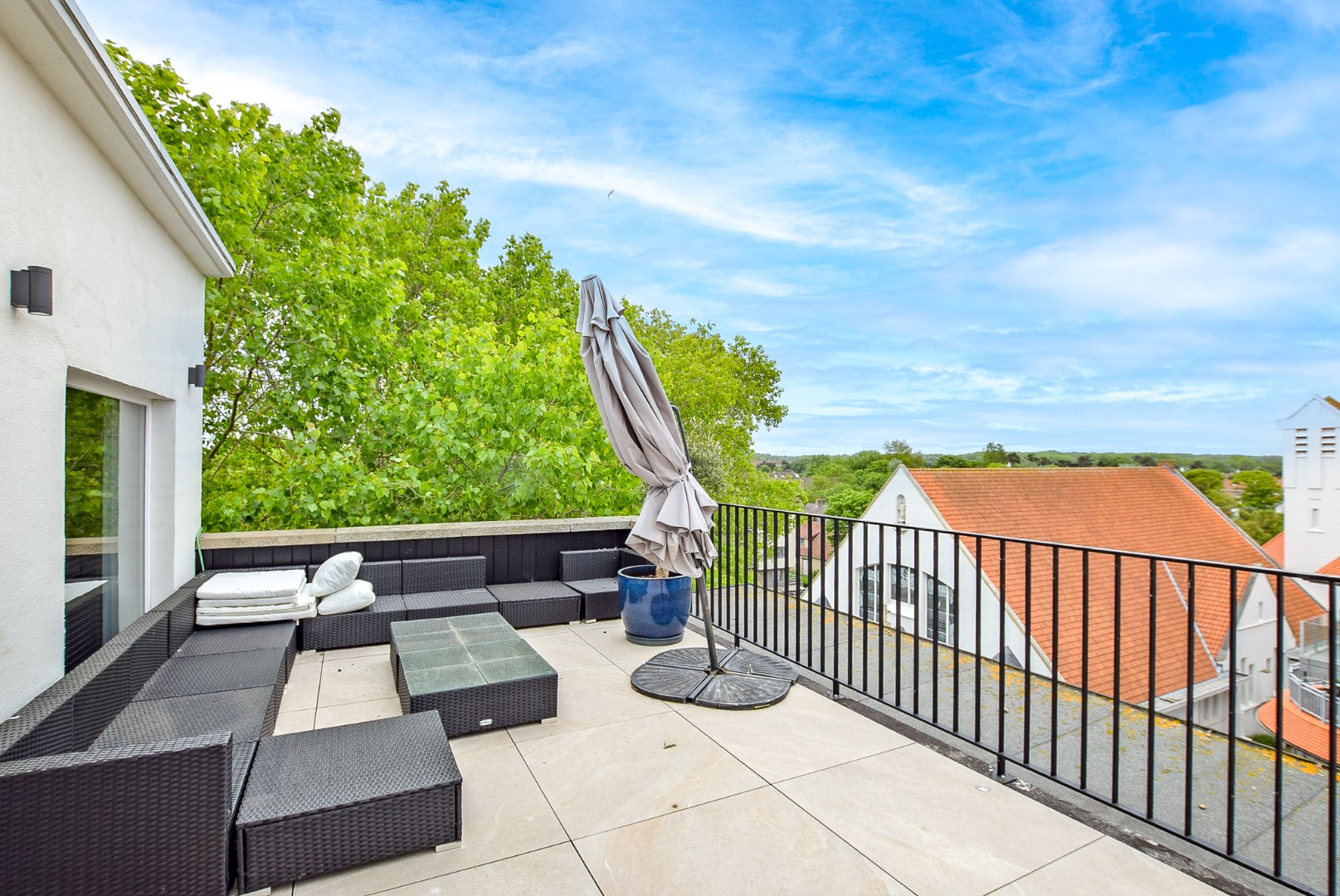 Exclusief penthouse (99m²) met maar liefst 100m² dakterras te Sint-idesbald (Koksijde). 