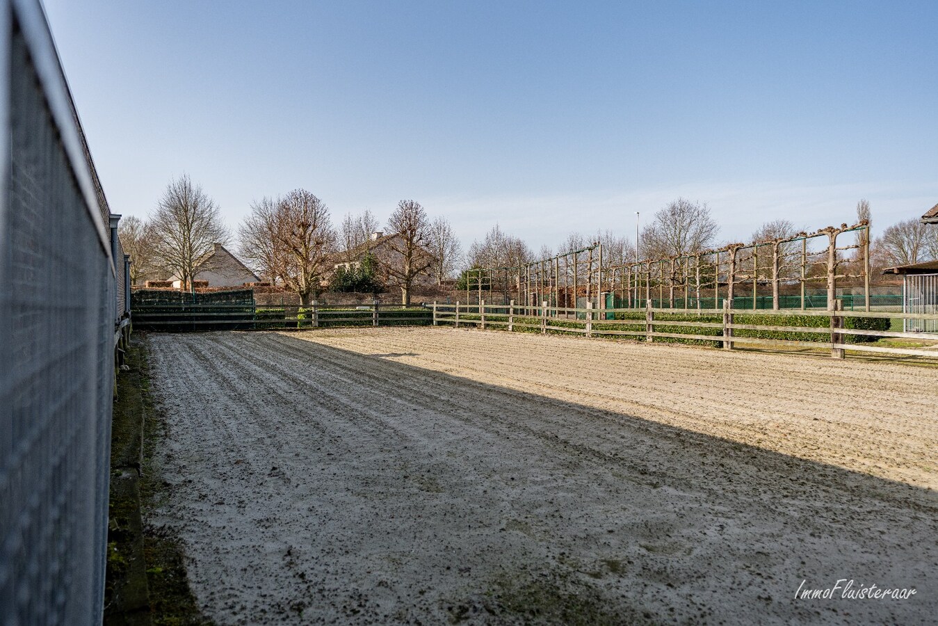 Woning met paardenstallen en buitenpiste op ca. 6,5ha te Bree 