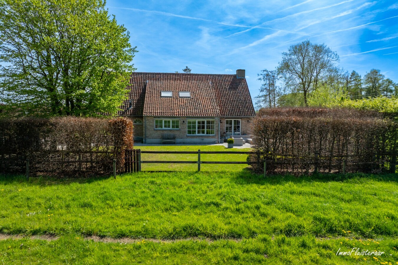 Prachtige woning met paardenfaciliteiten in rustige omgeving op ca. 9.983 m² te Berlaar (met optie aankoop aanpalende weides op ca.12.966 m²) 