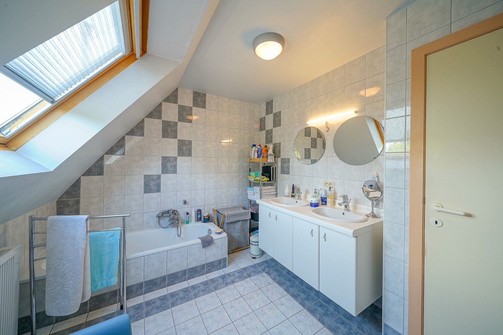 Ruime halfopen bebouwing vlak bij de Spuikom (Bredene) 