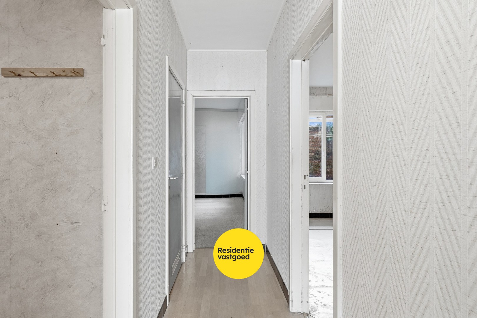 Te renoveren gelijkvloers appartement met 2 slaapkamers in Oostende 