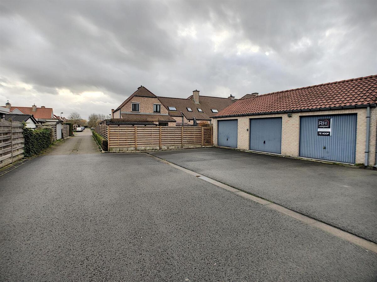 Makkelijk inrijdbare garagebox met mezzanine - Lissewege 