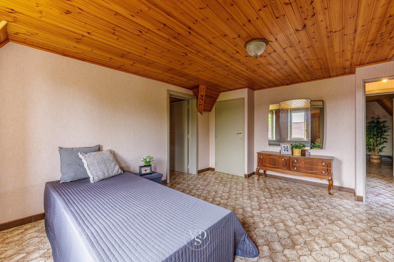 Landelijke woning - te renoveren. 
