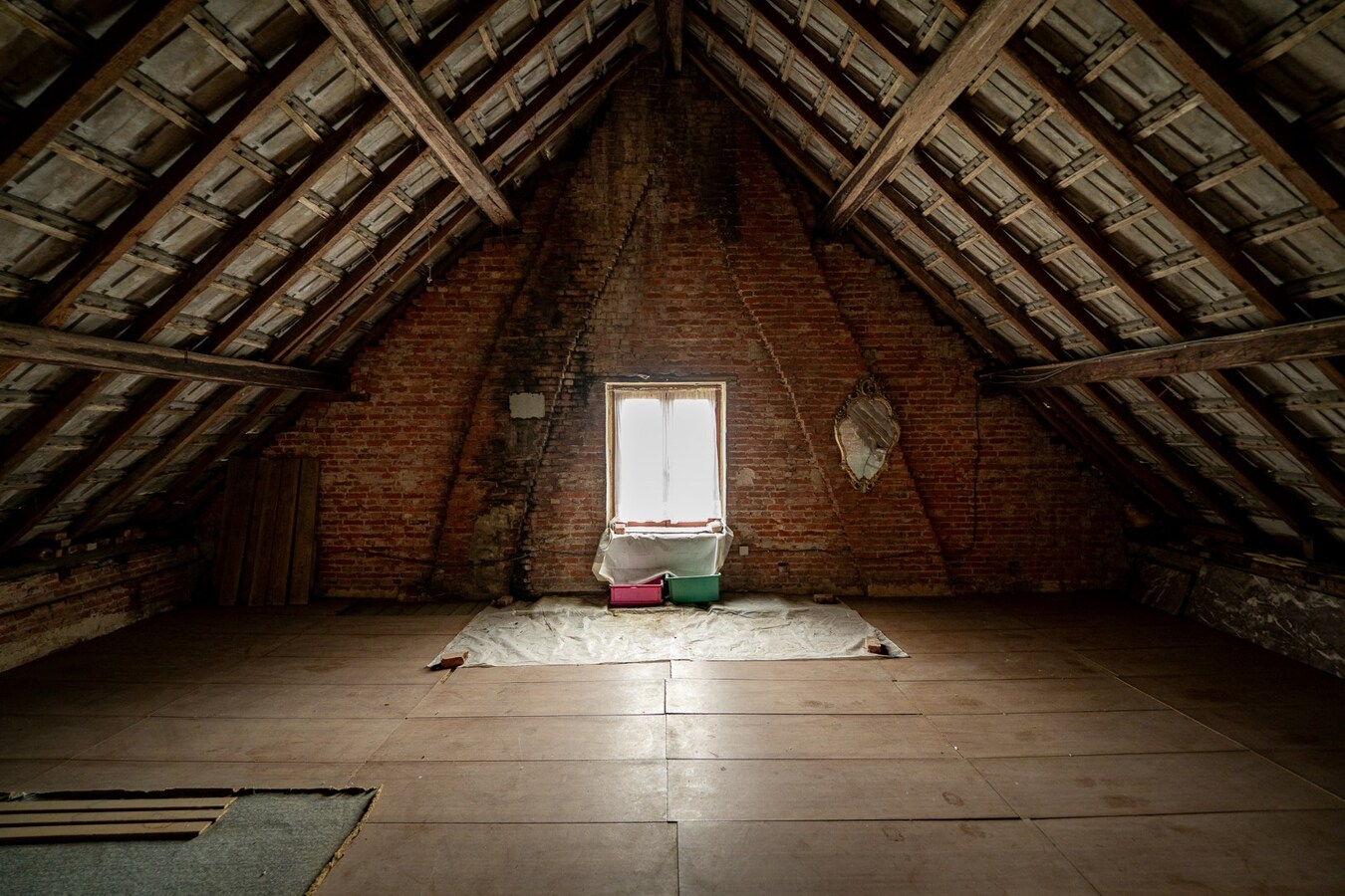 Farm to be renovated with stables and pastures on approximately 1.7 hectares in Herk-de-Stad. 
