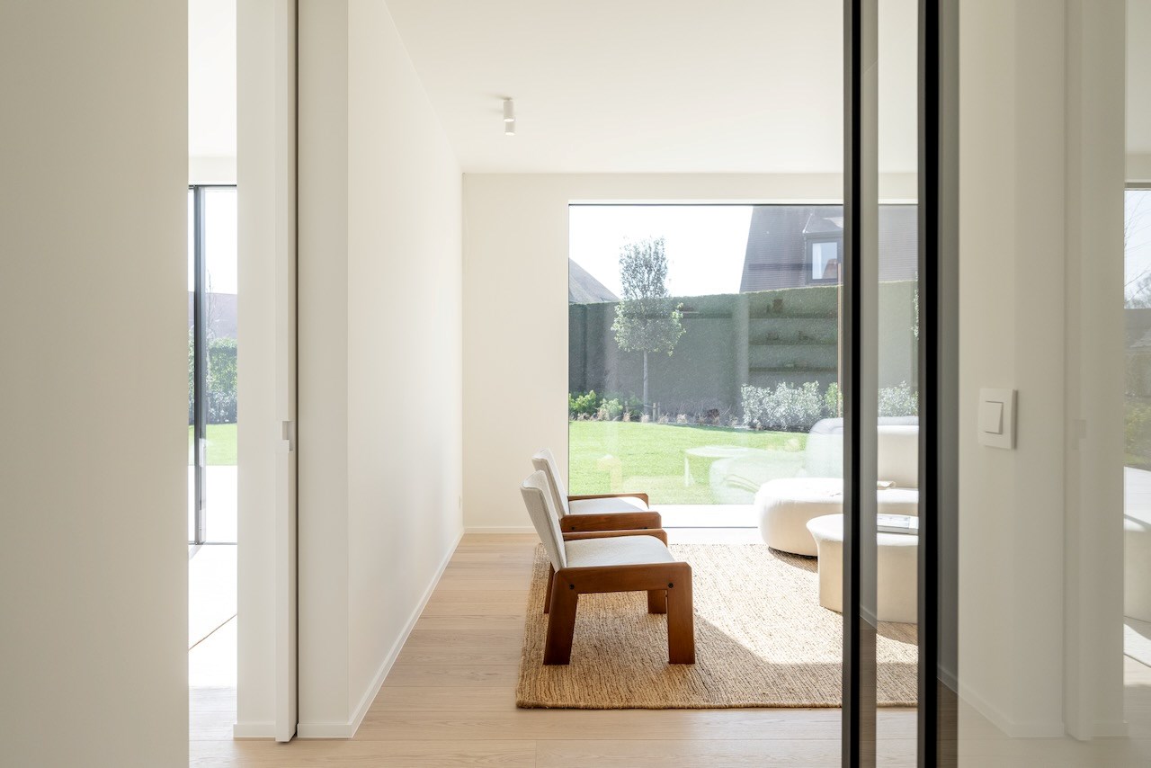 Cette magnifique maison individuelle rénovée avec une allée située dans un quartier calme à Knokke, offre tout ce dont vous avez besoin pour vivre confortablement. 