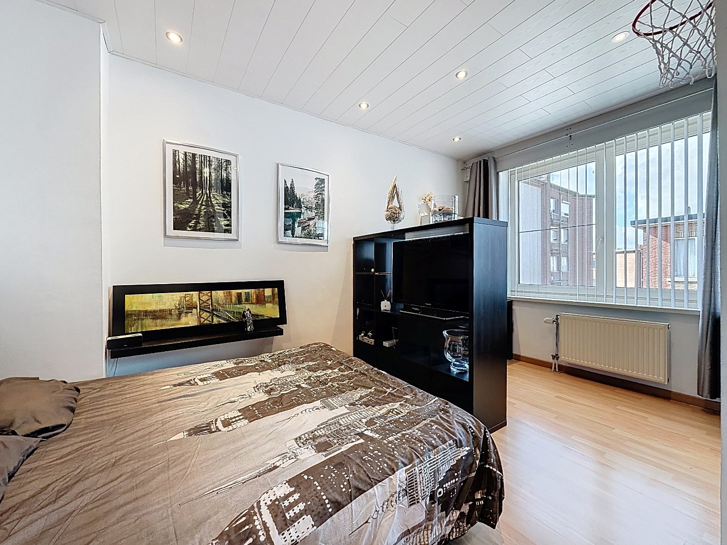 Instapklare bel-etage woning met mooi aangelegde tuin in Merksem 