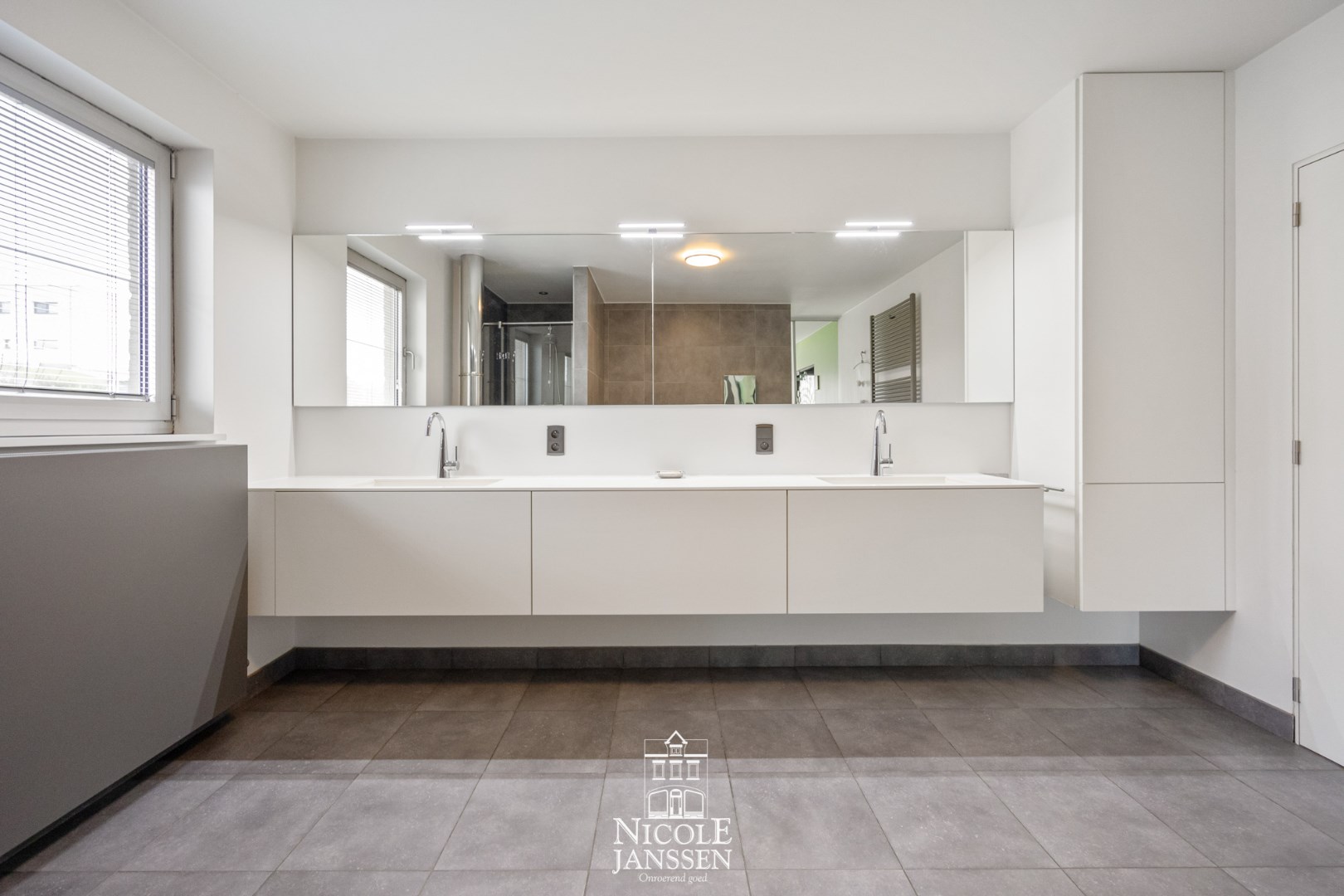 Zeer moderne en luchtige woning 