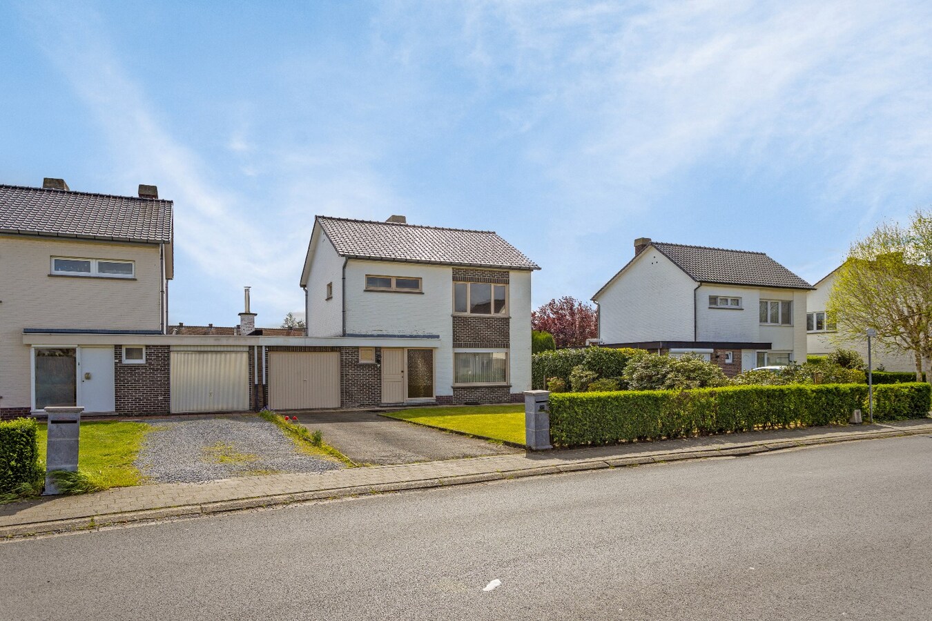 Te renoveren gezinswoning met 3 slpk in een gezellige wijk 