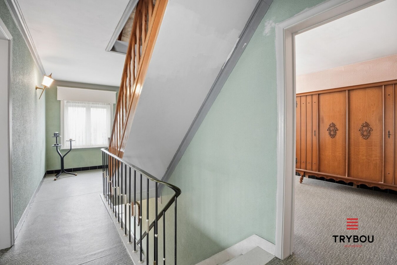 Woning met ruimte en veel mogelijkheden te koop in Zarren! 