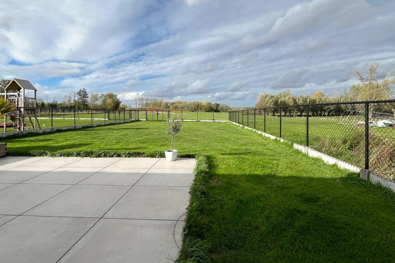 Nieuwbouwvilla met hoge afwerkingsgraad en weids uitzicht 