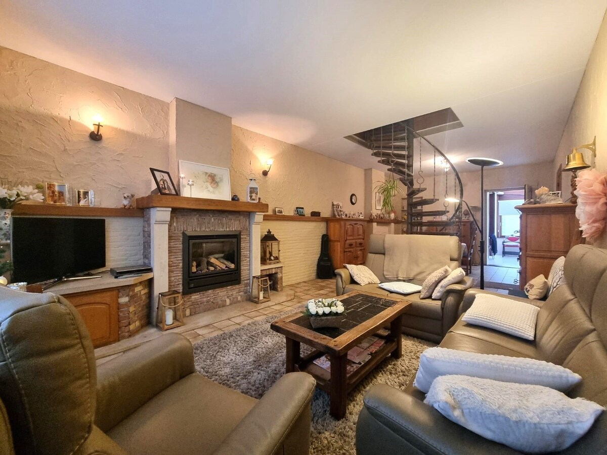 Centraal gelegen, zeer ruime gezinswoning te Heist 