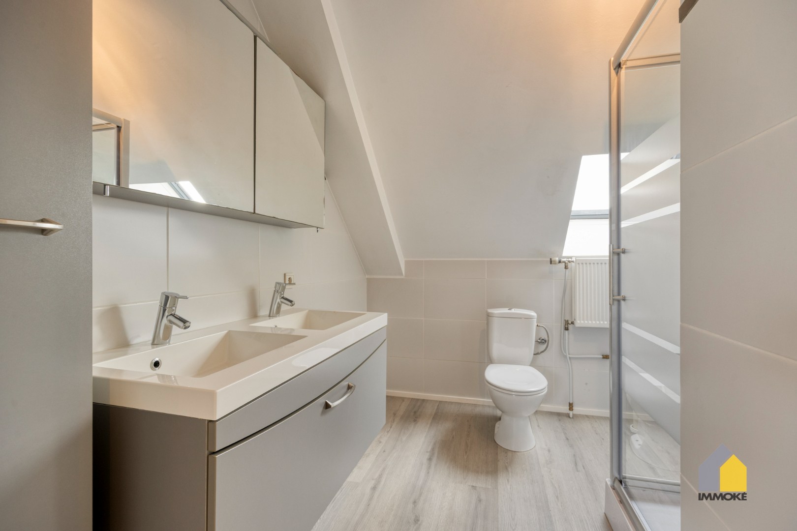 Modern appartement met 2 slpks en parking. 