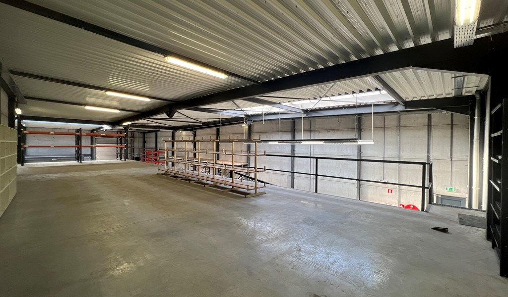 Bedrijfsgebouw met villa te huur langs E17 in Kruisem