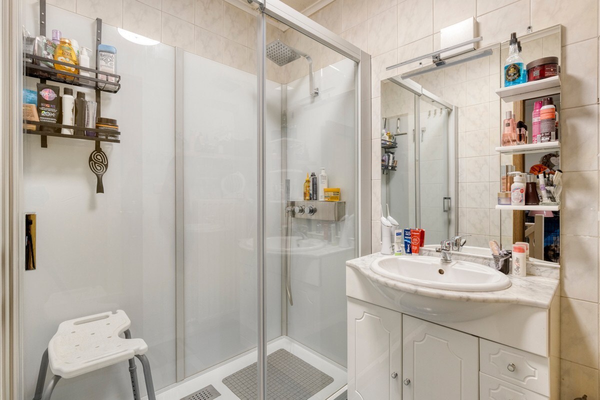 Woning met handelspand te koop in Oostrozebeke op een perceel van 768 m2. 