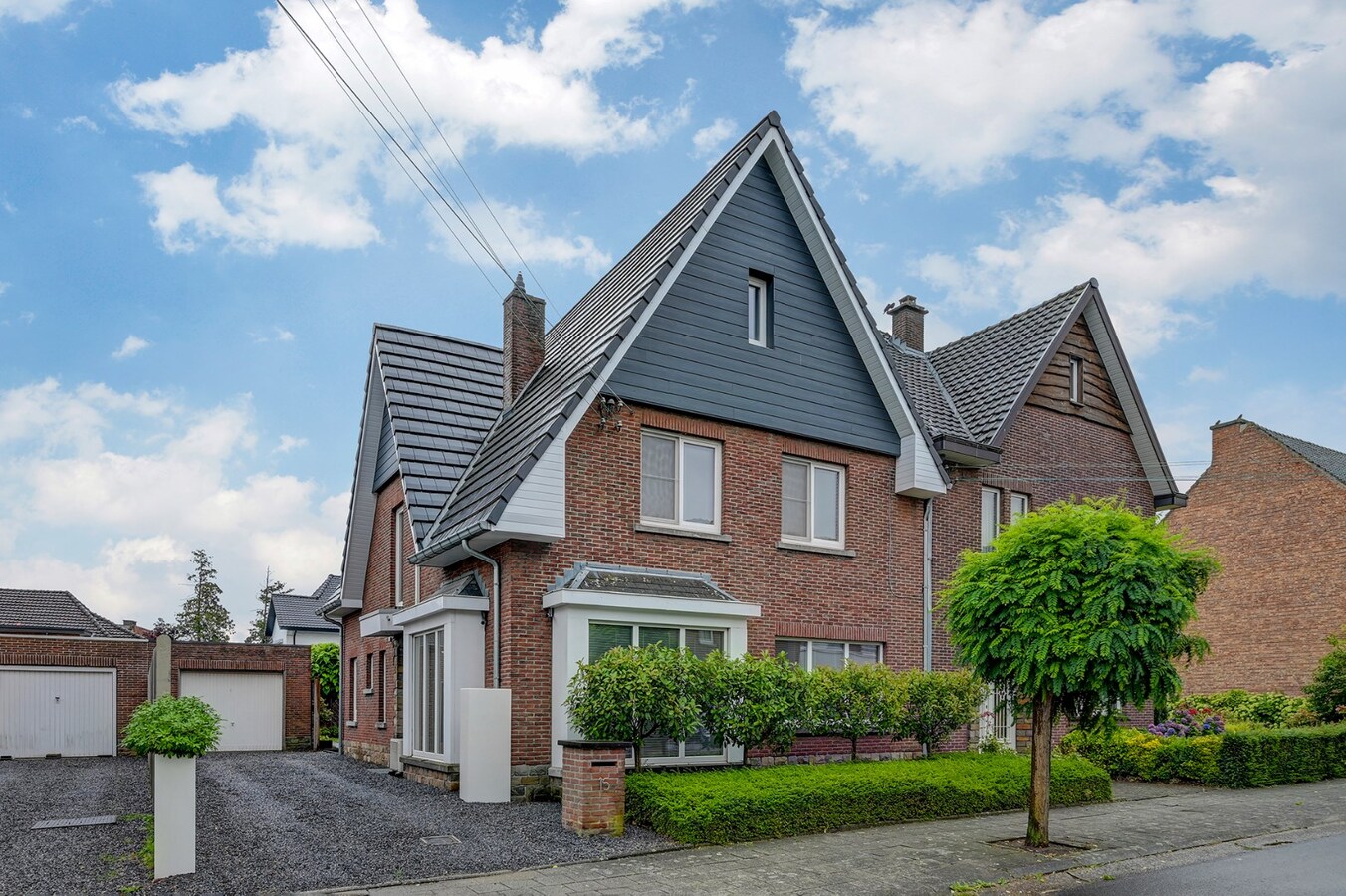 Totaal gerenvoveerde, charmante, halfopen woning met tuin, terras en garage in Kuringen (Hasselt ) 