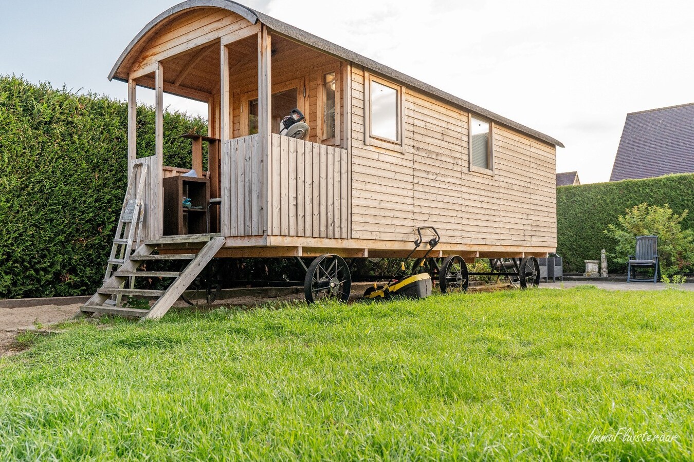 Charmante woning met stallen, buitenpiste en weide  op ca. 2 ha te OUDENBURG 
