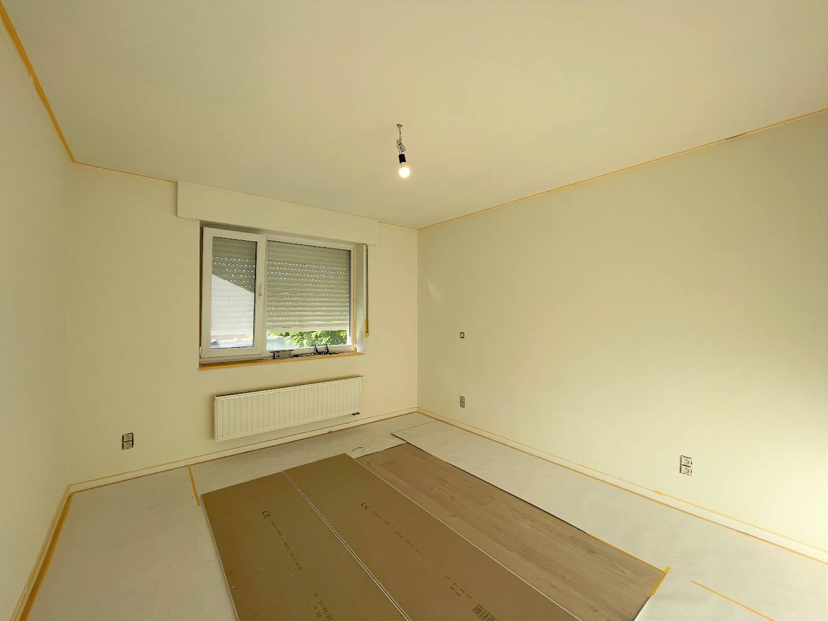 Gerenoveerde halfopen bebouwing met 3 slaapkamers en garage in centrum Roeselare 