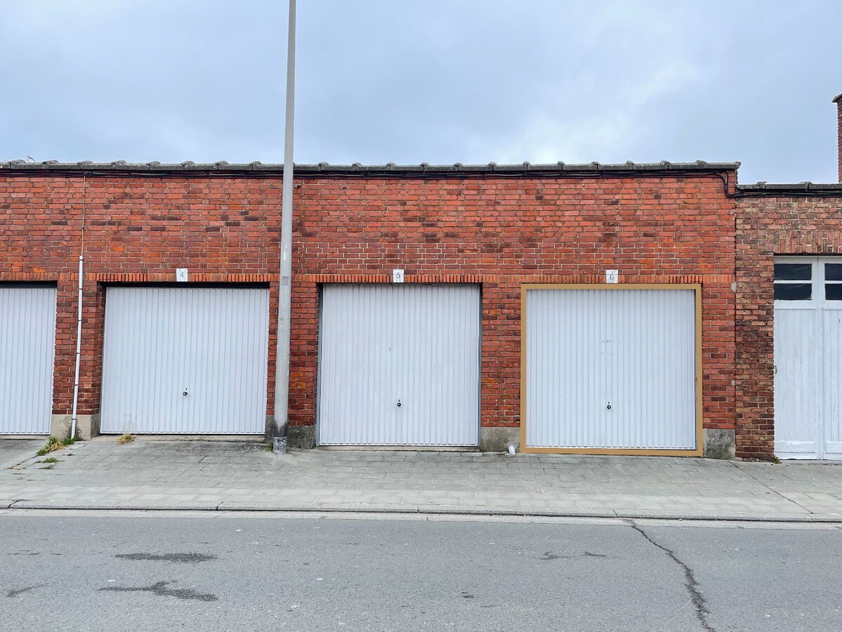 Maison 3 façades avec 3 chambres, jardin et garage à vendre. 