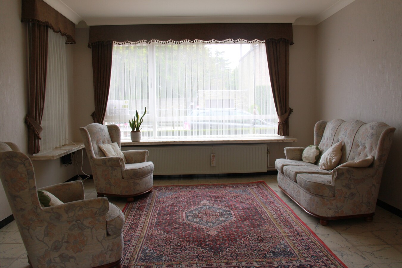 Op te frissen halfopen woning 