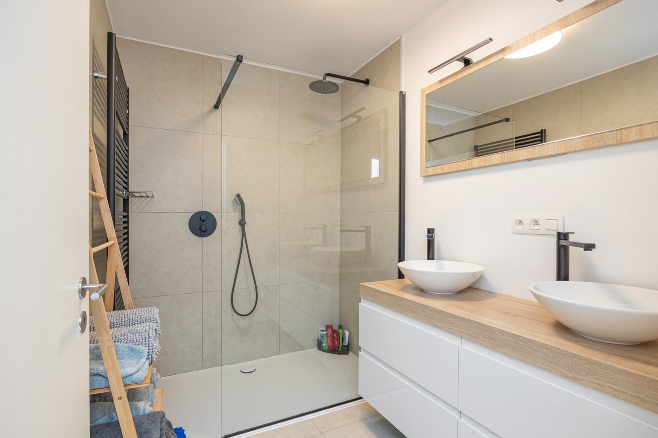 Ruim triplex appt met 2 slpk en dakterras nabij 't Zuid! 