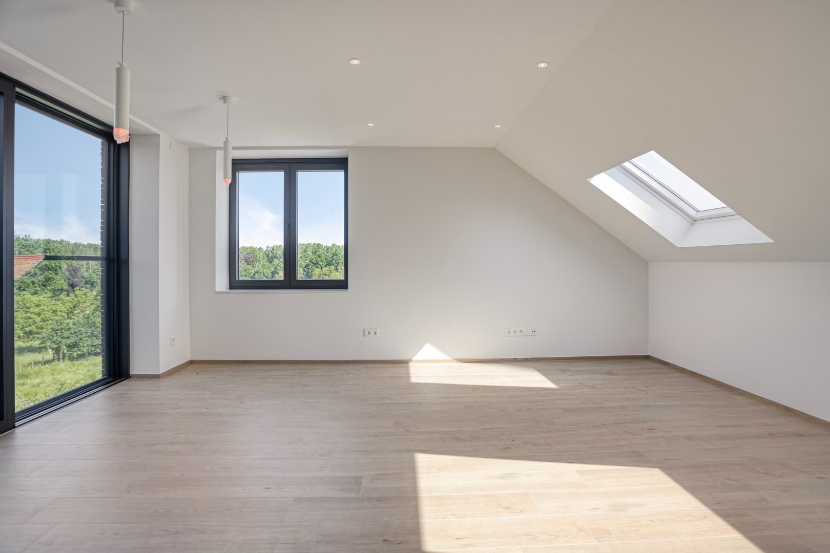 Gerenoveerd ruim en lichtrijk appartement met 2 slaapkamers - EPC  72Kwh/m² 
