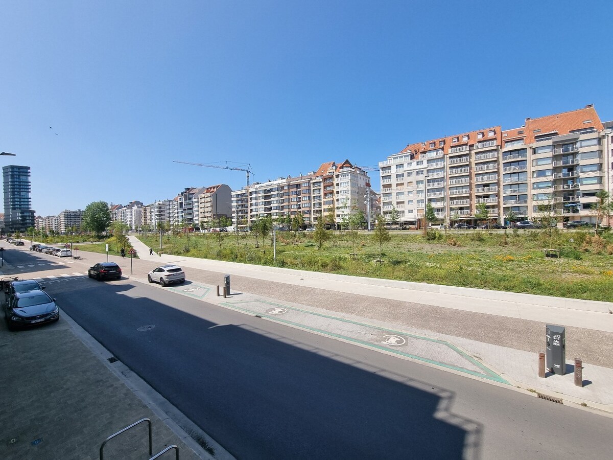 Aangenaam, zeer lichtrijk hoekappartement met open zichten - Heist 