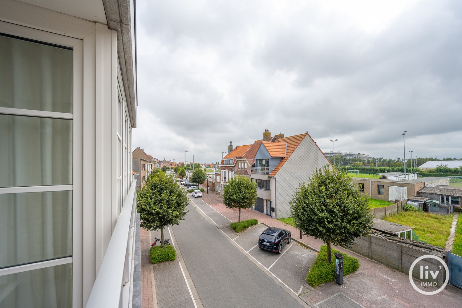 Ongemeubeld - Recent en goed onderhouden appartement, met terrasje, op wandelafstand van de Zeedijk te Heist. 