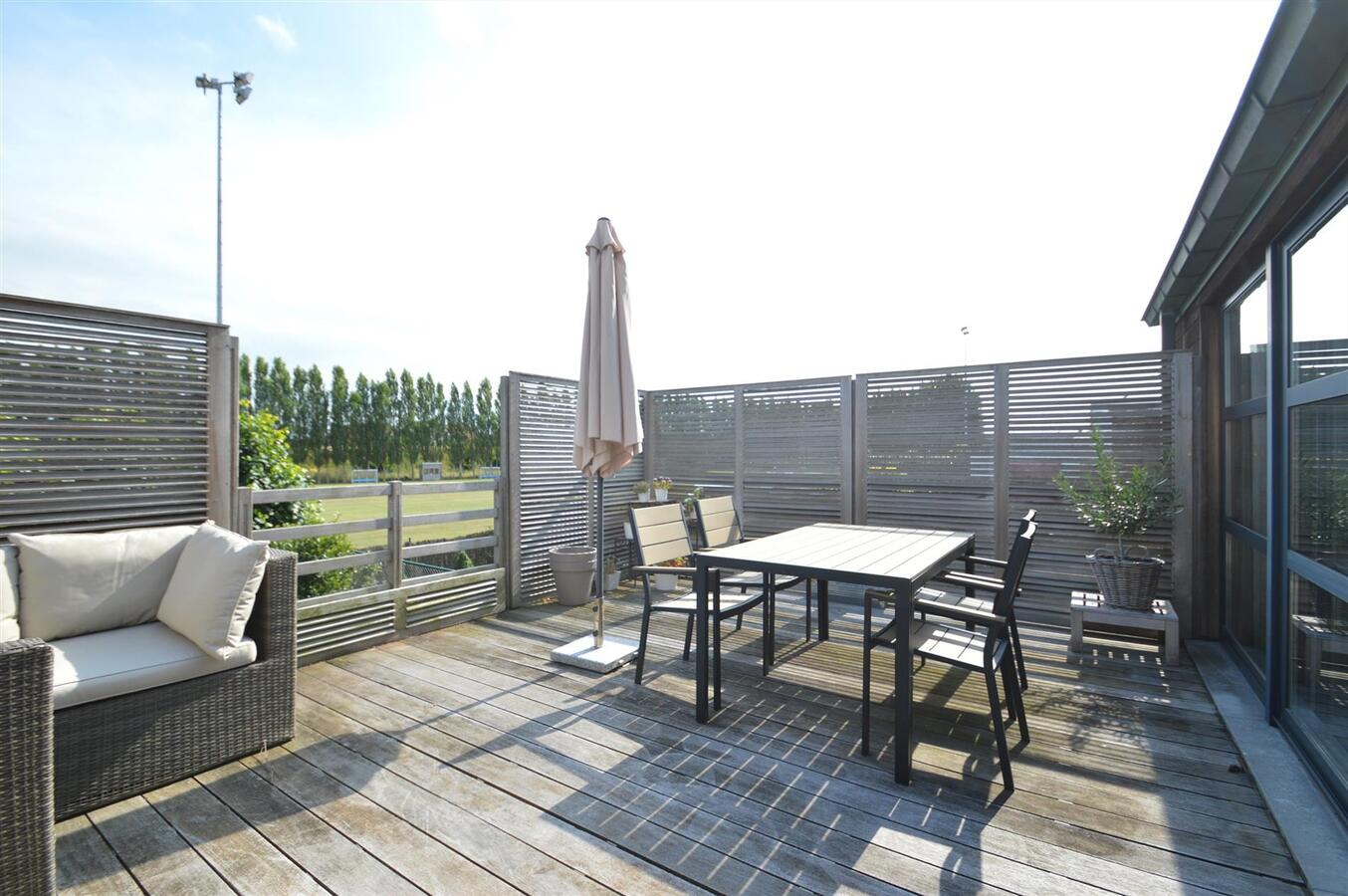 Knappe gezinswoning met mogelijkheid tot vrij beroep - Heist 