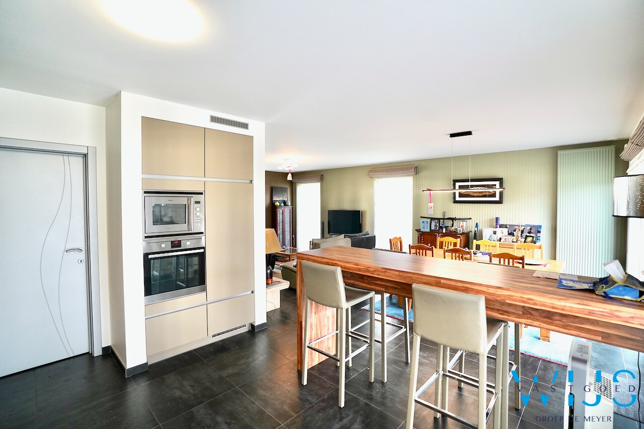 Instapklare halfopen bebouwing in rustige, kindvriendelijke woonwijk ! 