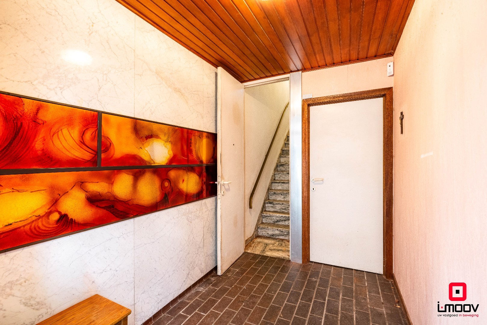 Ruime te renoveren stadswoning met garage en vier slaapkamers in de stationswijk 