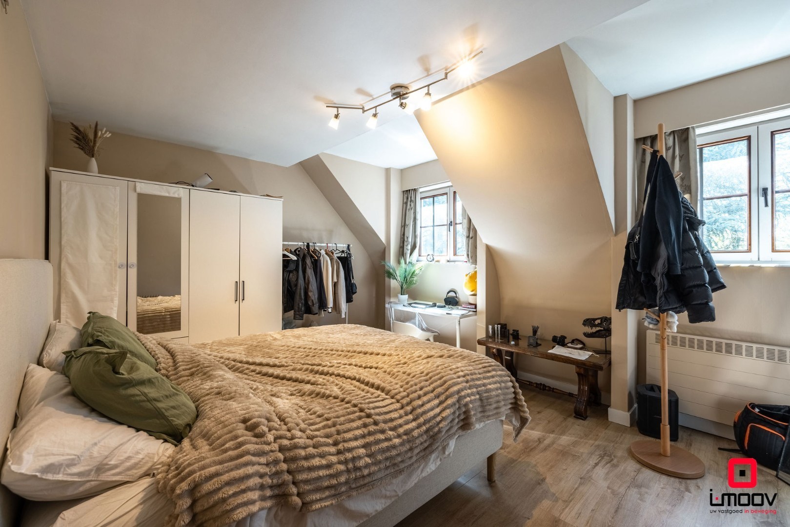 Karaktervolle villa met royale volumes op perceel van 1100m2 nabij de E40 