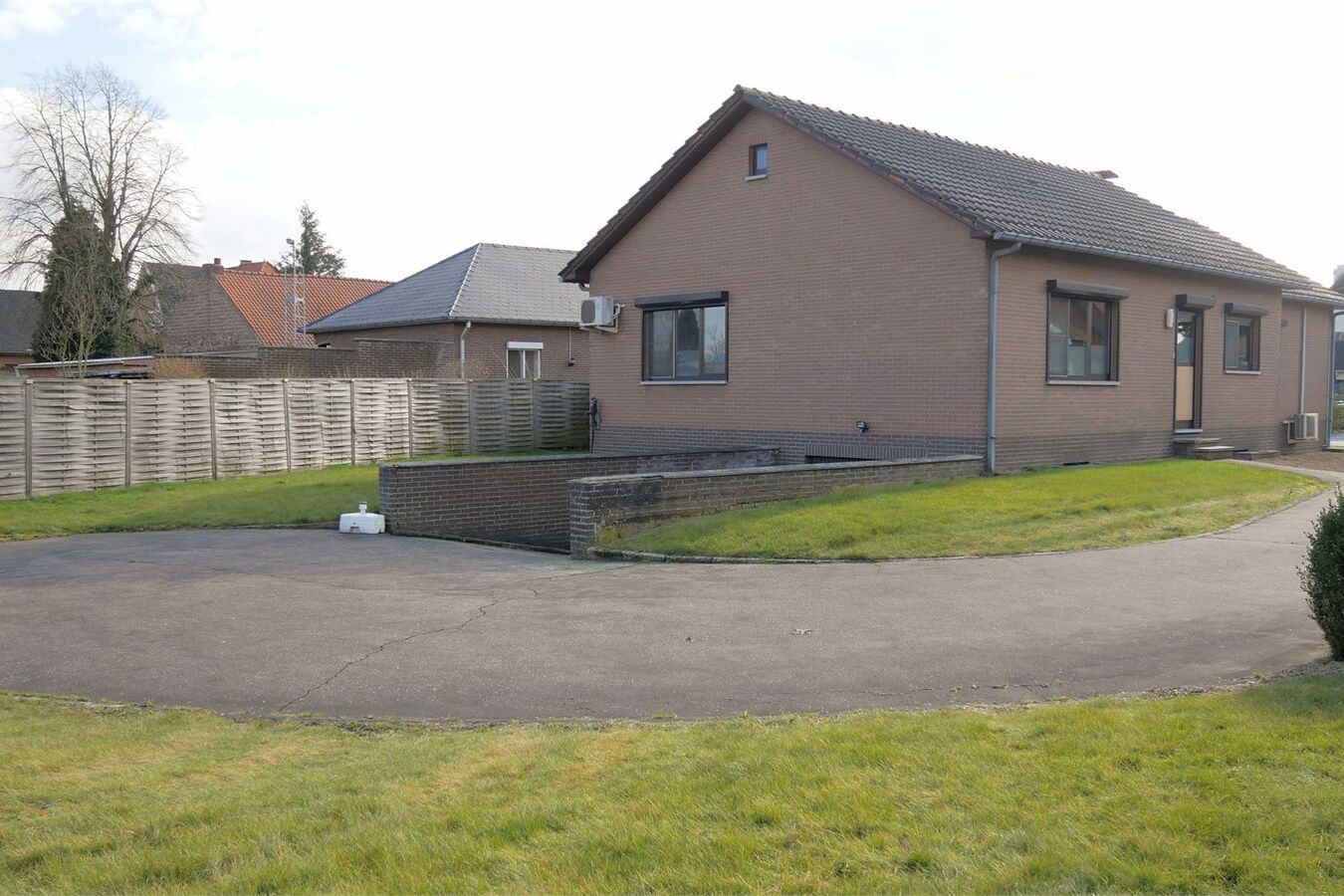 Comfortabele, energiezuinige bungalow op 897 m². 